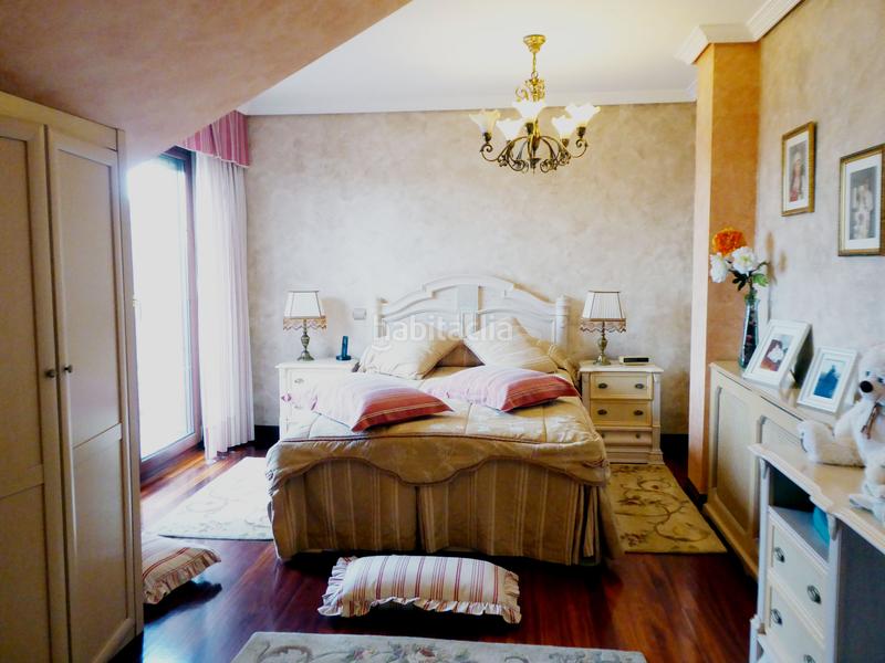 Foto 00f97710-6dbf-464d-812f-f6dbda5b6156. Chalet en Maliaño Camargo