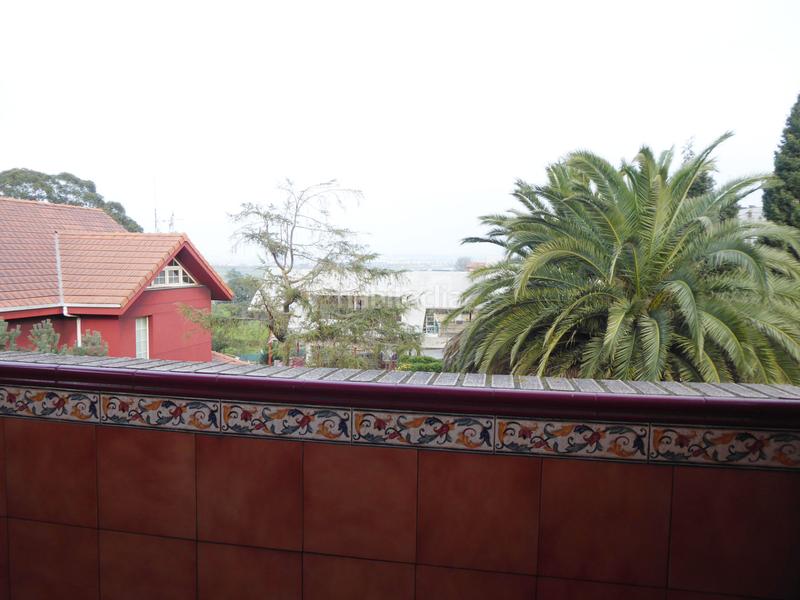 Foto f98bac66-bffa-4bfb-8ffa-ac2a7ef0f8d8. Chalet mit kamin heizung parking in Maliaño Camargo