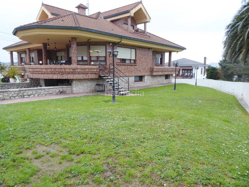 Foto 21769c6e-85db-423a-b9cd-c5dd8eb0fcab. Chalet with fireplace heating parking in Maliaño Camargo