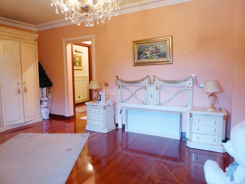 Foto 3c5befd2-9e6e-48fb-9e62-fc918e0f2011. Chalet with fireplace heating parking in Maliaño Camargo