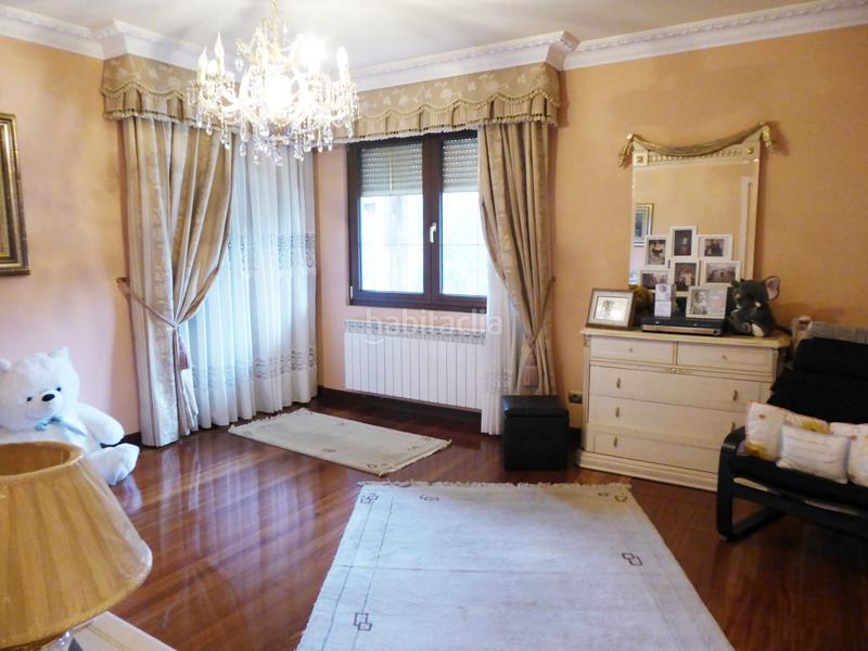 Foto 525c53f7-efd1-4380-9a79-ba3986ec60f2. Chalet with fireplace heating parking in Maliaño Camargo