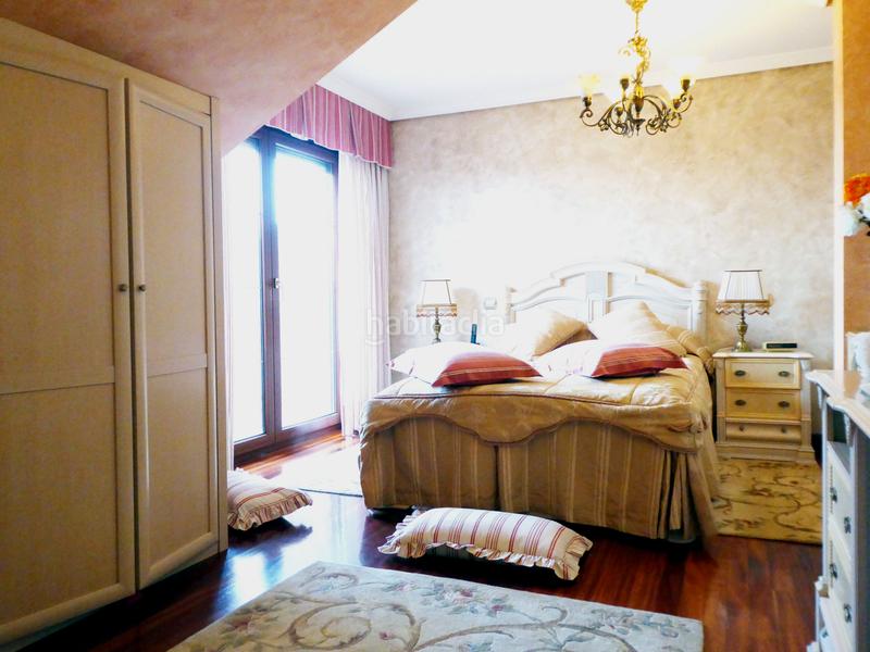 Foto 5f190e97-cfa5-4157-b003-035fe0ab2d87. Chalet with fireplace heating parking in Maliaño Camargo