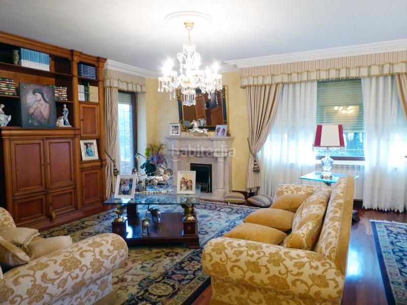 Foto afddb7cb-de70-408b-ab79-d8ae742cc27b. Chalet with fireplace heating parking in Maliaño Camargo