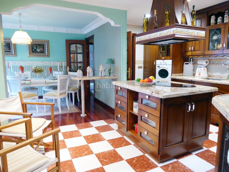 Foto c3ac9175-ca76-4f14-bc10-eea08b3082bb. Chalet with fireplace heating parking in Maliaño Camargo