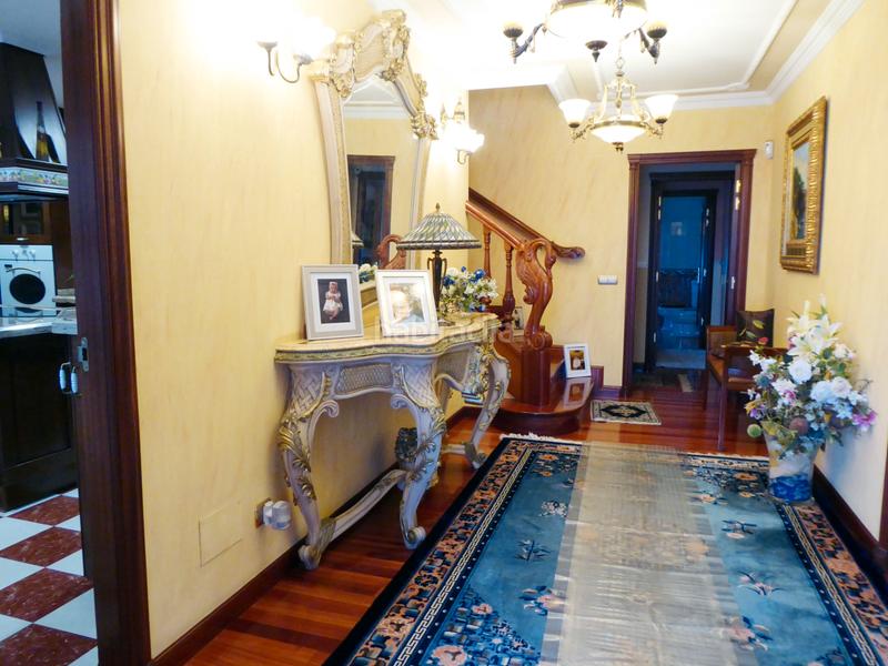 Foto d6a5e119-2e31-4cb4-bce2-5bf4c3a5f8e1. Chalet with fireplace heating parking in Maliaño Camargo