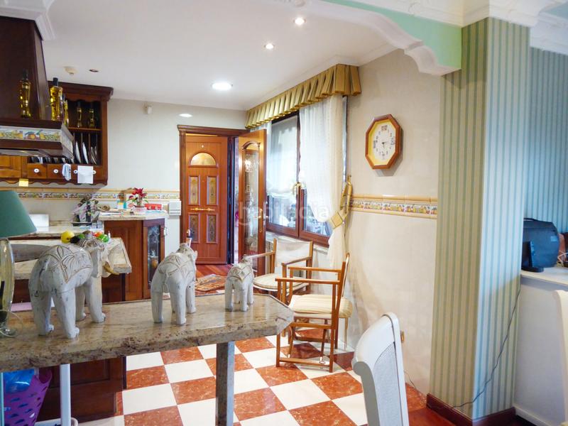 Foto f12b7434-dcb2-4638-a4bc-dd52d67b9177. Chalet con camino riscaldamento parcheggio in Maliaño Camargo