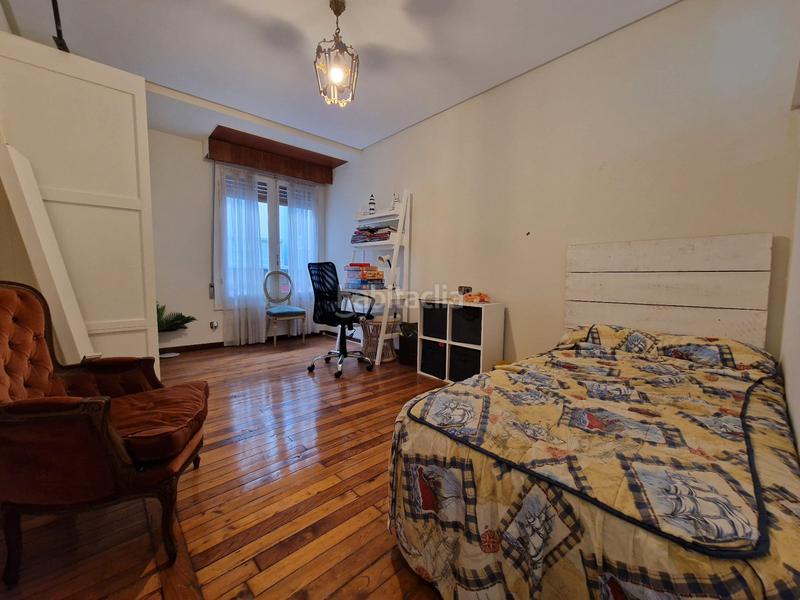 Foto 15bbdb96-2aaf-40d5-95cb-26bdb9cb5b3d. Piso espacioso piso en calvo sotelo en Centro - Ayuntamiento Santander