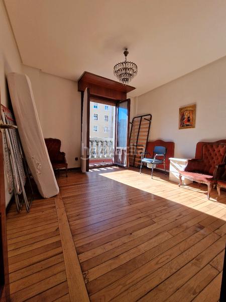 Foto 56b162fb-3a22-47df-81db-f472c47c9620. Piso espacioso piso en calvo sotelo en Centro - Ayuntamiento Santander