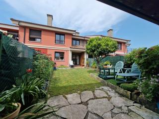 Xalet a Urbanización rìa del pas 1324. Impecable chalet adosado próximo a las playas