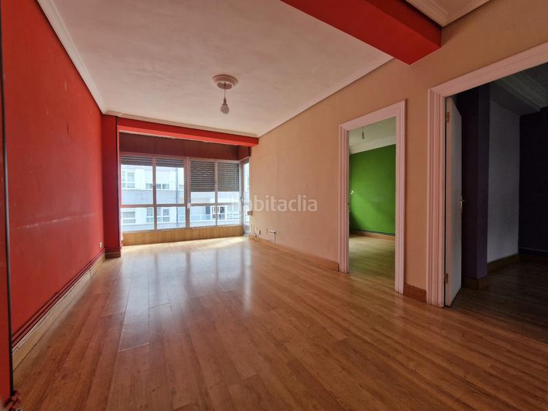 Foto f8a6a3e0-9c1a-4379-b61f-9f37f9ba0882. Piso  con terraza al sur en Centro Torrelavega