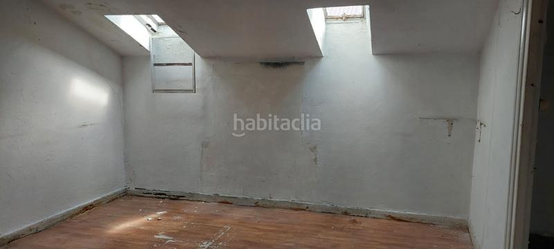 Foto cc4aa1f4-9eea-4014-89f6-9fbfd8d2076a. Ático en calle isabel la católica 3 ático para reformar en edificio emblemático en pleno centro . en Santander