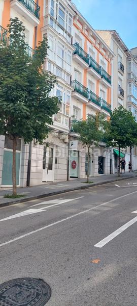 Foto f867593b-11b9-48f1-b1ca-2a9bbde4d55f. Ático en calle isabel la católica 3 ático para reformar en edificio emblemático en pleno centro . en Santander
