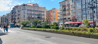 tic en Calle isabel la catlica 3. tico para reformar en edificio emblemtico en pleno centro de s