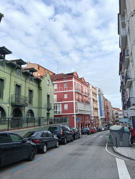 Foto 1179fc9b-c9e9-47f0-aad7-34d438452818. Pis a Centro - Ayuntamiento Santander