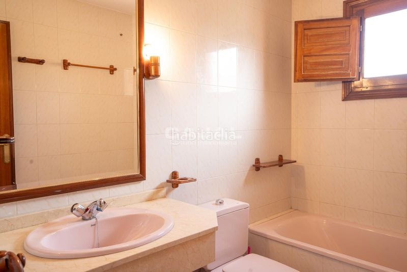 Foto c1b24835-92b5-4475-b698-f3c5c1f1ba0c. Casa adossada amb calefacció aparcament a Riaza