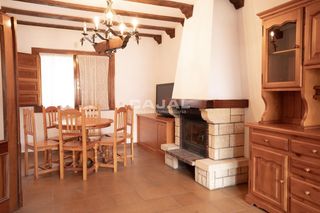 Casa a schiera  Las damas. Adosado en venta en riaza, con 231 m2, 4 habitaciones y 3 baños,