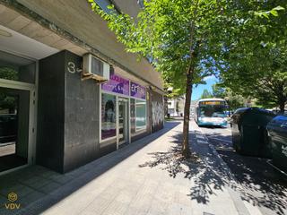 Local Comercial en Calle bidaburua 3. Peluquera para entrar a trabajar en villava!