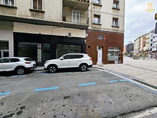 Local Comercial en Calle ro araxes 2. Amplio local preparado para oficina, con trasteros en planta sup