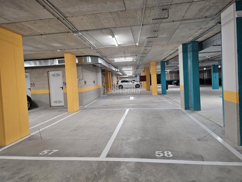 Foto 81dc93f5-8bb5-4cd0-8316-59c4b2c48191. Rent car parking in calle de fernando remacha 4 in Pamplona / Iruña