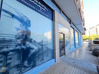 Location Local commercial  Calle monasterio de irache. ¡gran oportunidad de negocio en el corazón del barrio de san jua