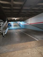 Parking coche en El Camp d�en Grassot i Gr�cia Nova. Plaza aparcamiento en venta