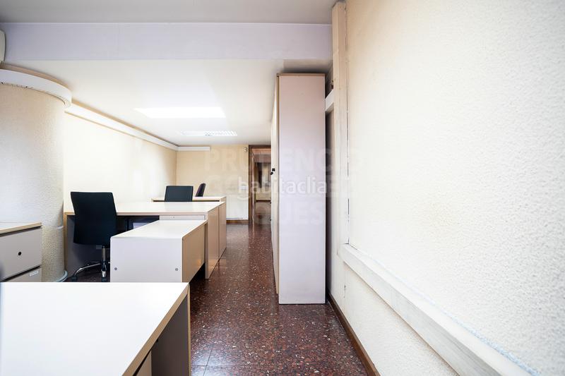 Foto db7a8c28-1929-4d44-bf0e-08eeb5ea4e04. Büro in Sagrada Família Barcelona