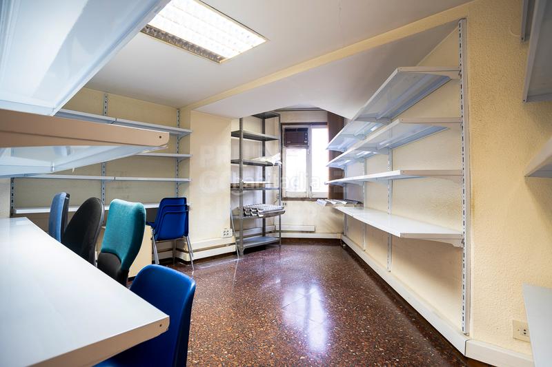 Foto b2d1a716-6711-449f-9aa0-9df4a4b2091b. Oficina  en venta en calle d'aragó en Sagrada Família Barcelona