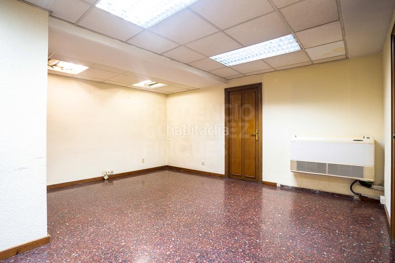 Foto c250399e-3ee0-4bc6-a3cb-cc30befc704c. Oficina  en venta en calle d'aragó en Sagrada Família Barcelona