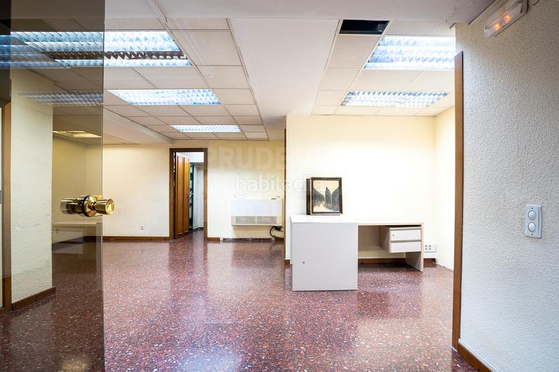 Foto f54a57b9-f04a-4a78-b502-c1e91d805a5f. Oficina  en venta en calle d'aragó en Sagrada Família Barcelona