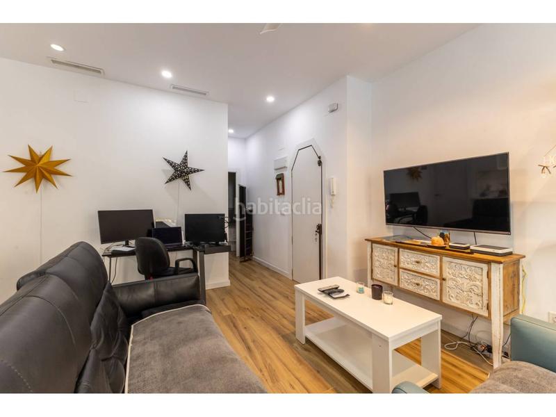 Foto 1a7b2b6f-3d2a-4fcf-9ad0-ad2b8a642a84. Piso venta de piso en valència capital en Russafa Valencia