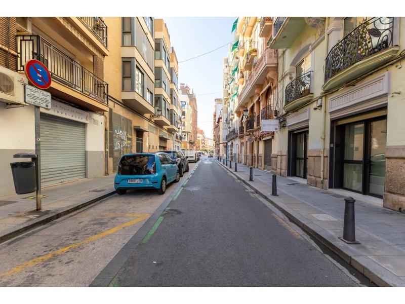 Foto 9a40c535-bbae-4b3e-aecd-03bafea75278. Piso venta de piso en valència capital en Russafa Valencia