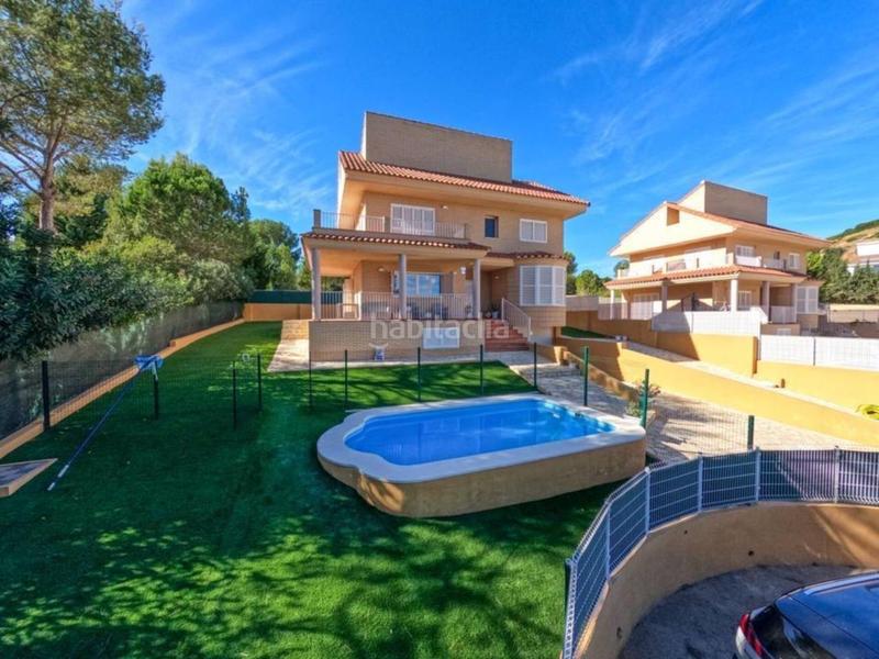 Foto 19a9b876-2bfc-4e1c-ab29-938ad5549d80. Chalet with parking pool in El Bosque Chiva