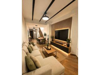 Haus  Calle san hipólito. Casa a estrenar en venta en alaquàs