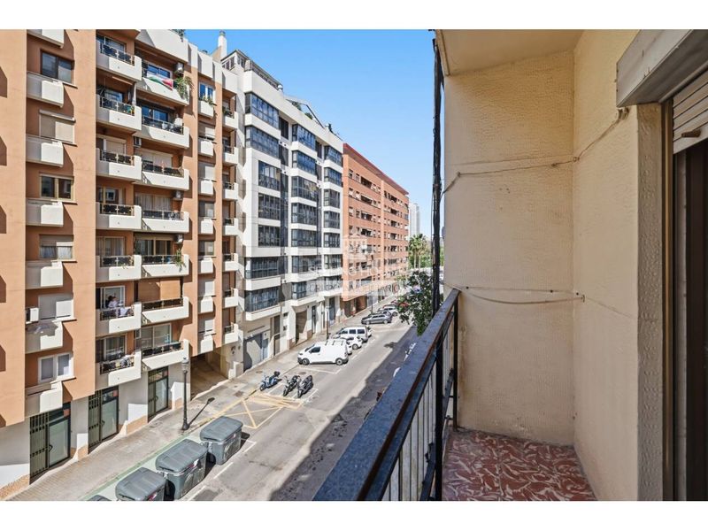 Foto c89fc882-1789-46e8-90c4-2a154d9085e0. Pis a Mont Olivet Valencia