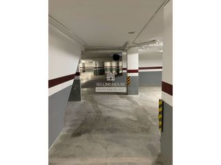 Autoparkplatz in Ciutat Jardí. Olvídate de dar vueltas buscando aparcamiento en valència!