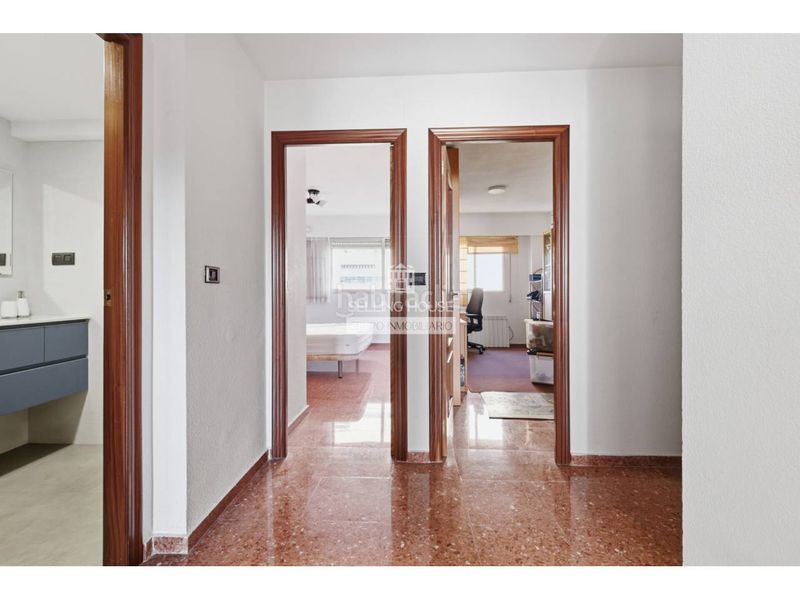 Foto ae90f86b-9089-4952-961b-a50cd0970011. Pis amb aparcament a La Llum Valencia