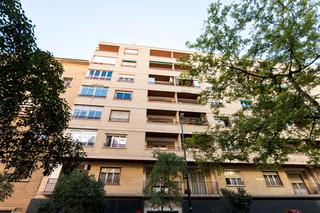 Etagenwohnung  Calle de santa teresa de jesús. Vivienda exterior con plaza de garaje y trastero en finca