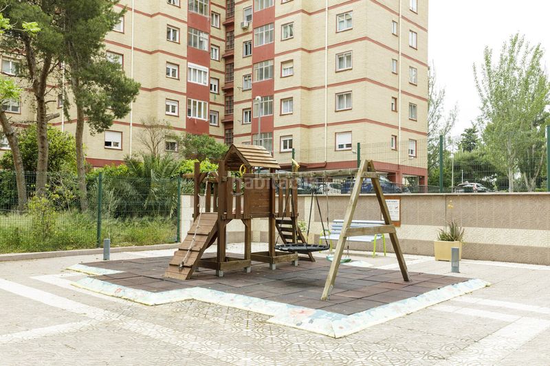 Foto acb25e5c-77d6-457f-80ee-dedf450d926b. Piso en Romareda Zaragoza