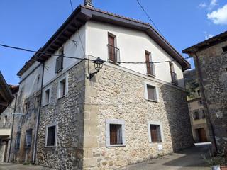 Casa a Cabredo. Casa en cabredo