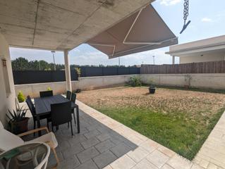 Maison à Viana. Casa de diseño en planta baja en viana