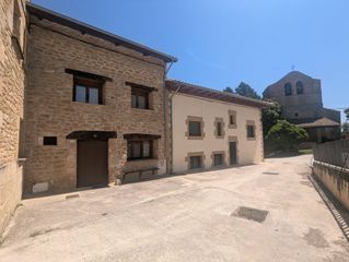 Haus in Yerri. Venta de casa en zurucuain