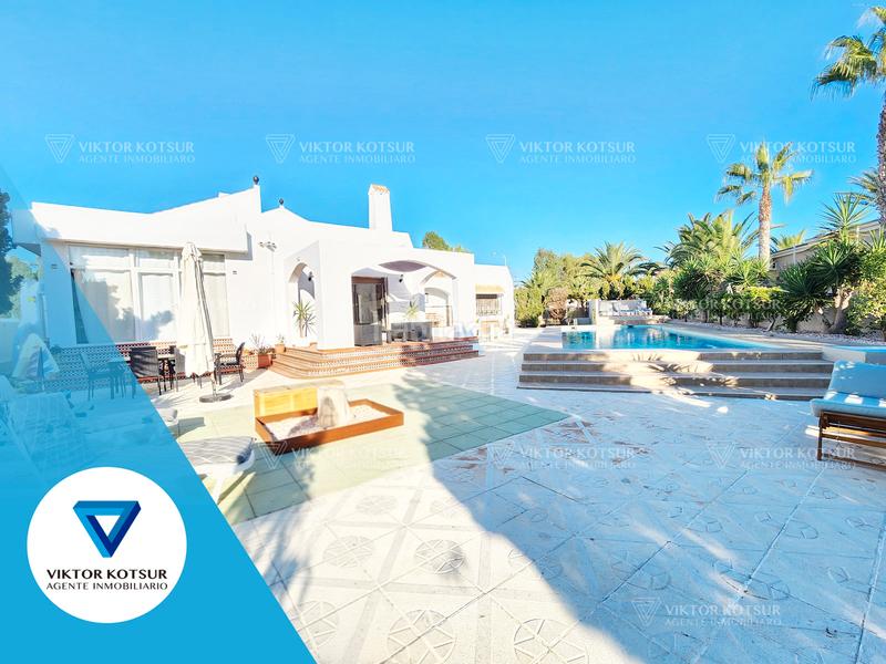 Foto 29052fed-c1c8-4e6f-a563-f7d515ecd886. Chalet avec cheminée chauffage parking piscine dans Roquetas de Mar