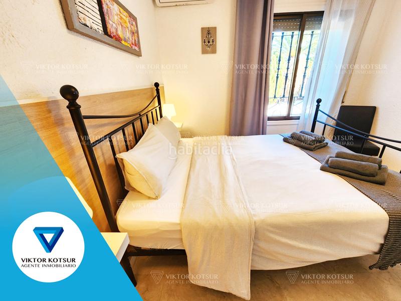 Foto 8cb8219f-a444-4325-b4a3-ab3252fb0574. Chalet avec cheminée chauffage parking piscine dans Roquetas de Mar