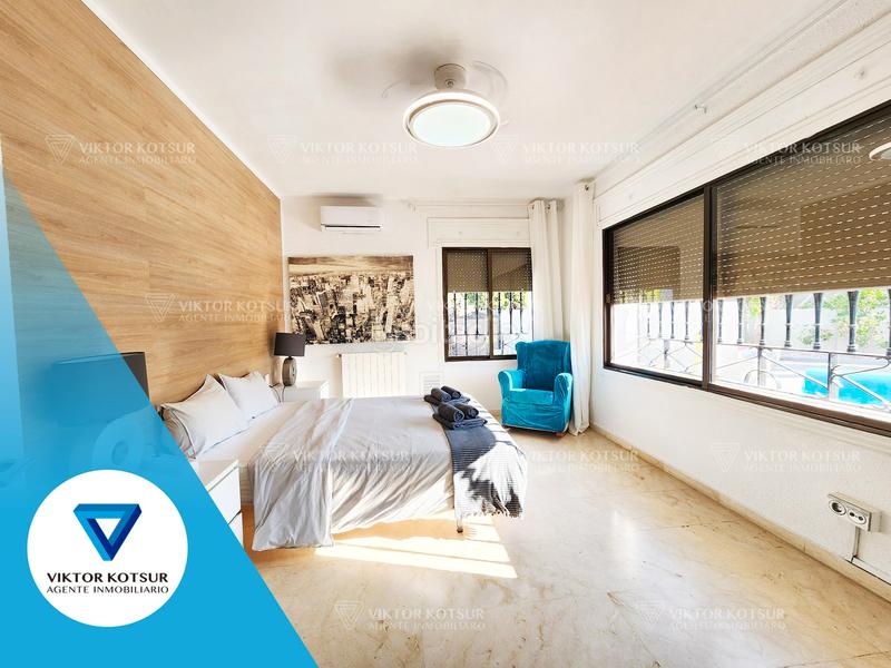 Foto 919f9548-6697-400b-9416-4d16358fb04d. Chalet avec cheminée chauffage parking piscine dans Roquetas de Mar