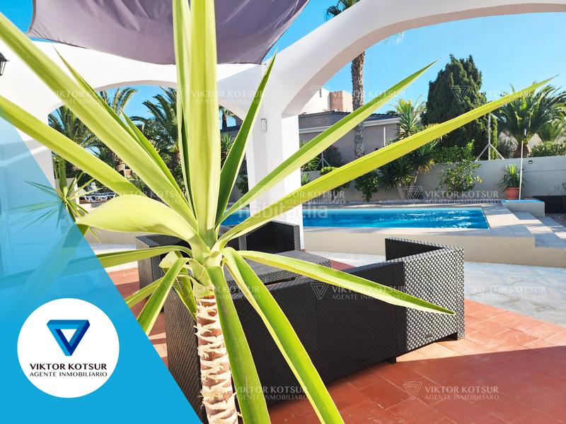 Foto ffd4e0f2-a1d8-440e-84f0-5f26a0a4d0b4. Chalet avec cheminée chauffage parking piscine dans Roquetas de Mar