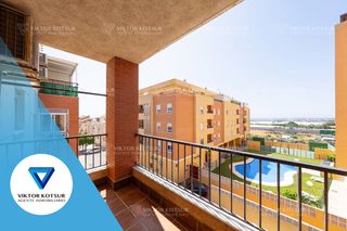 Flat in Calle san isidro labrador 14. Piso en la fabriquilla con orientación sur