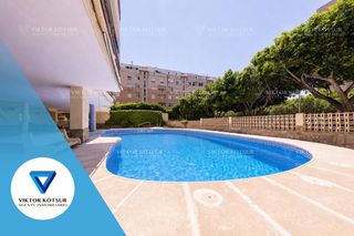 Apartament  Paseo del palmeral. Bonito piso reformado con piscina comunitaria