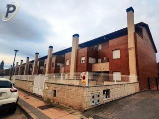 Semi detached house in Calle san pedro 43. Casa adosada 281m2 con piscina en navarrete