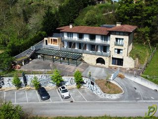 Building in Barrio altzusta 38. Hotel restaurante ellauri 781 m2 zeanuri bizkaia
