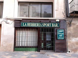 Local Comercial en Calle herreras 32